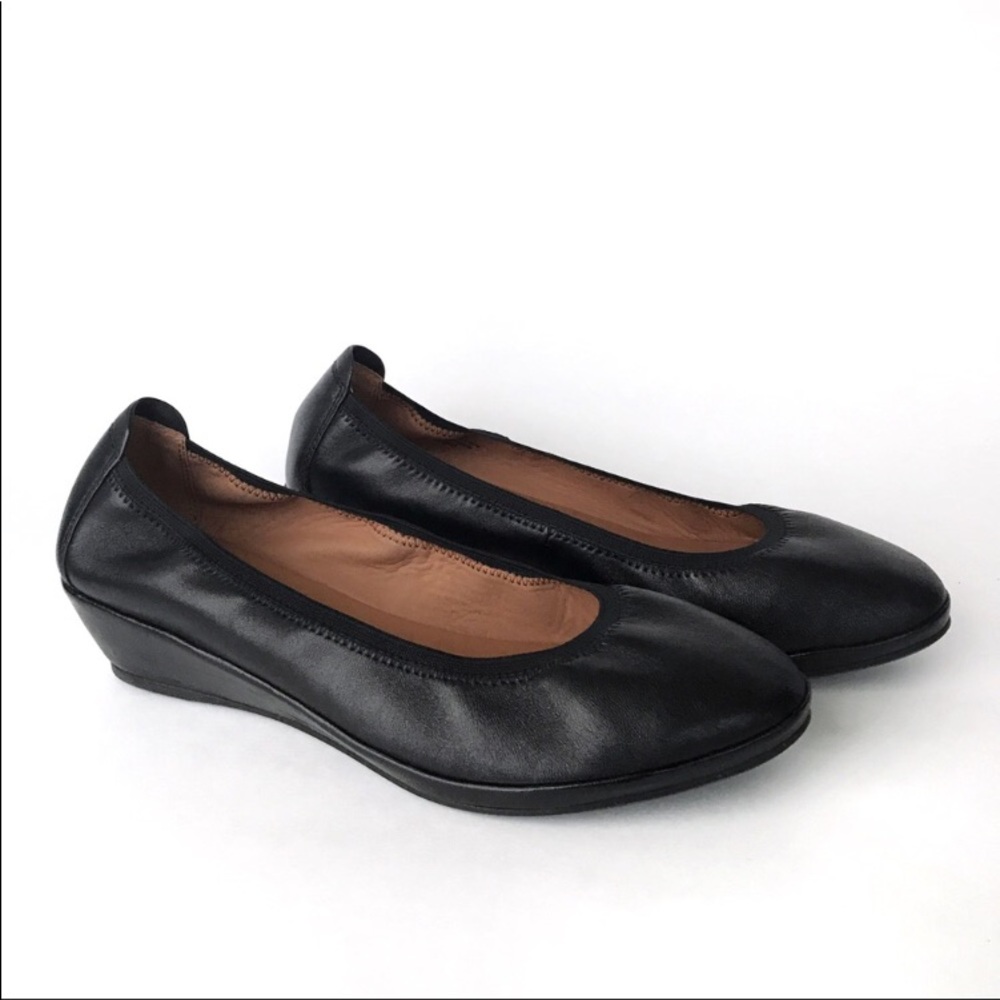 Kenneth Cole Gentle Souls Natalie Wedge Size 9